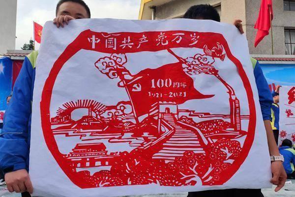 国庆到了在学校抽烟被老师知道了被老师赶回来妈妈国庆不让你出去违法吗?——问题解答专家,快速解决疑惑!